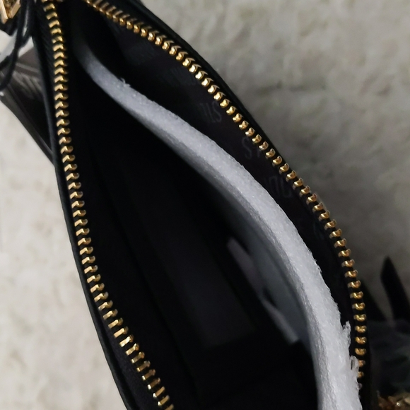 STEVE MADDEN "Take Charge" Wristlet With Charging Power Bank - Picture 6 of 9